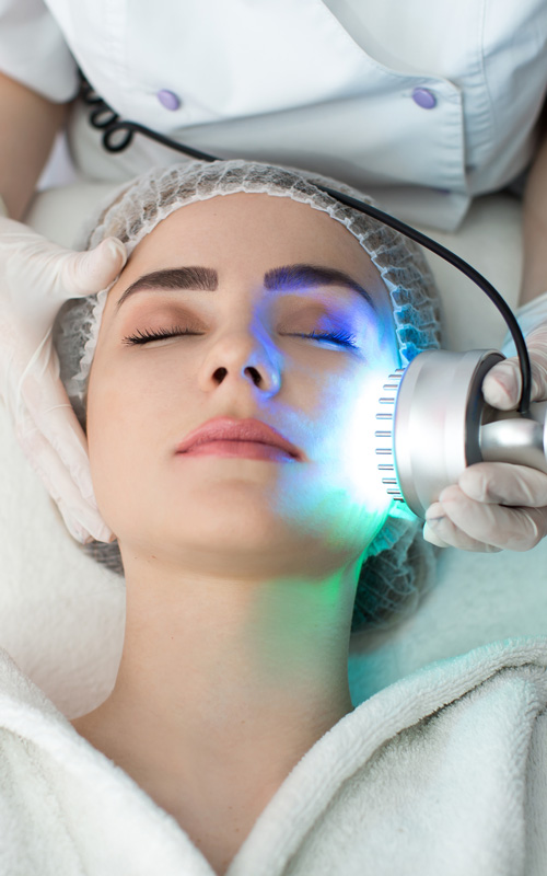 Foto de modelo usando aparatología